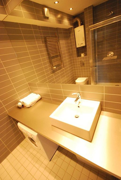 Apartment4You - Solidarnosci Varsó Szoba fotó