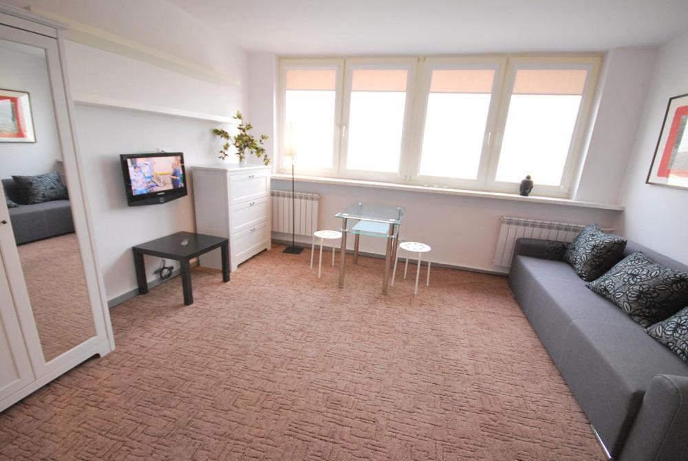 Apartment4You - Solidarnosci Varsó Szoba fotó